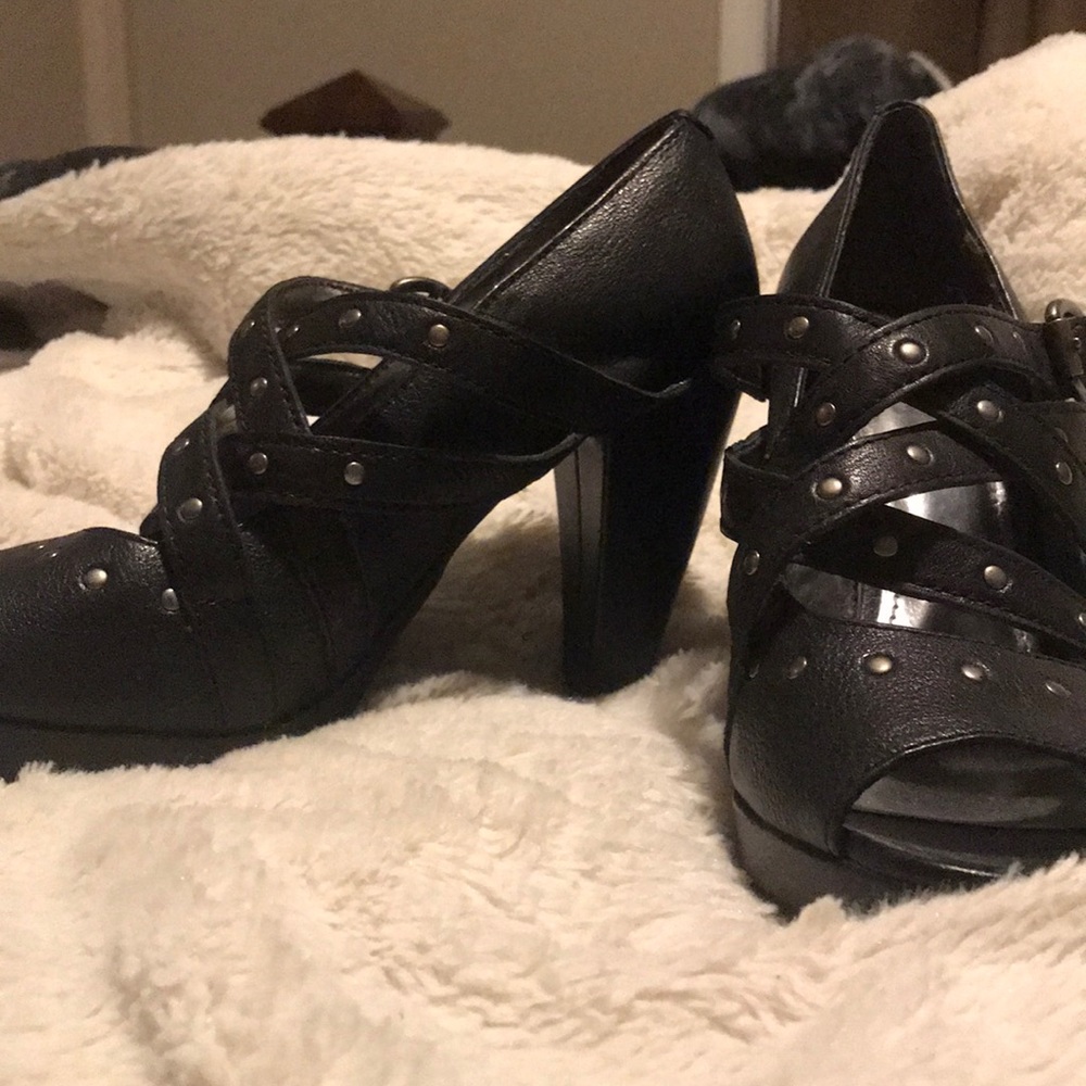 Gianni Bini Black Leather Heels - Picture 2 of 4